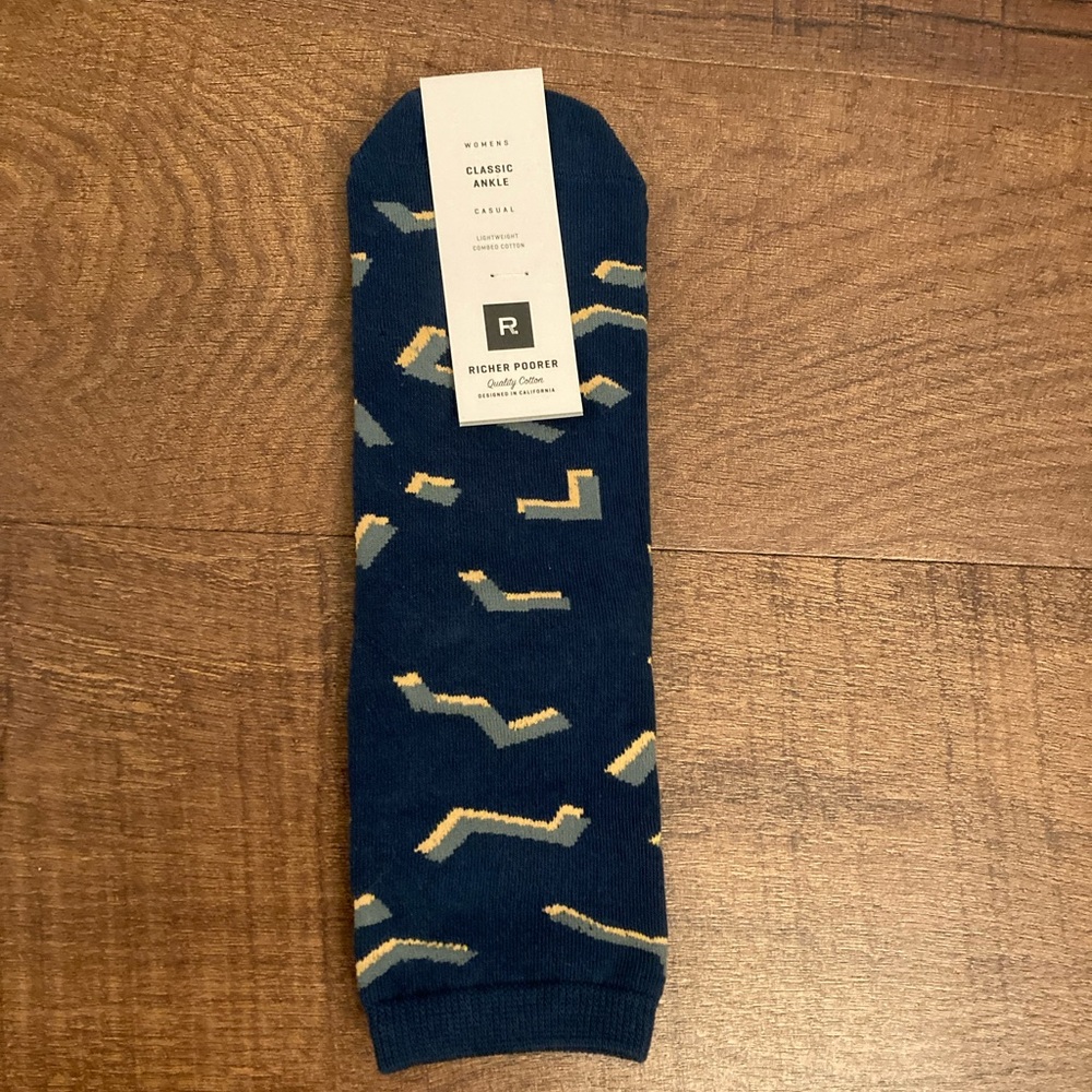 Richer Poorer NWT Navy Kassi Ankle Socks w/ Geometric Accents Teal
